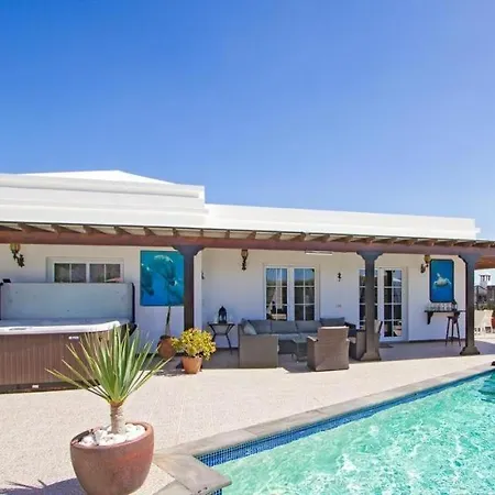 Vila Puerto Del Carmen Sleeps 8 Pool Air Con Wifi