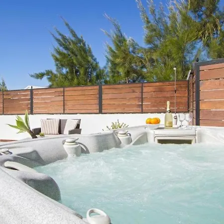Puerto Del Carmen Sleeps 8 Pool Air Con Wifi Vila